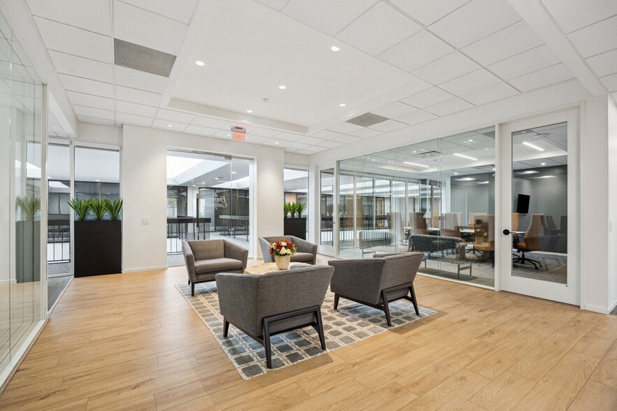 More Photos Of 99 Detering St, Houston Office For Lease