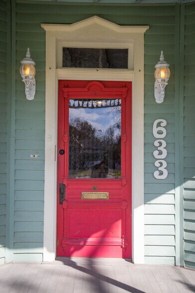 More Photos Of 633 S Castell Ave, New Braunfels Office Residential For Sale