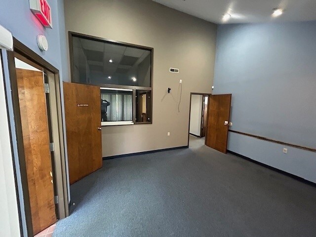 More Photos Of 38 S Burnett Rd, Springfield Office For Sale