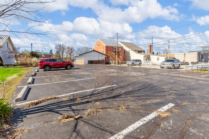 More Photos Of 134 S Main St, Columbia Drugstore For Sale