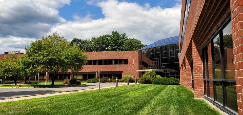 More Photos Of 2 Cabot Rd, Hudson Office For Lease