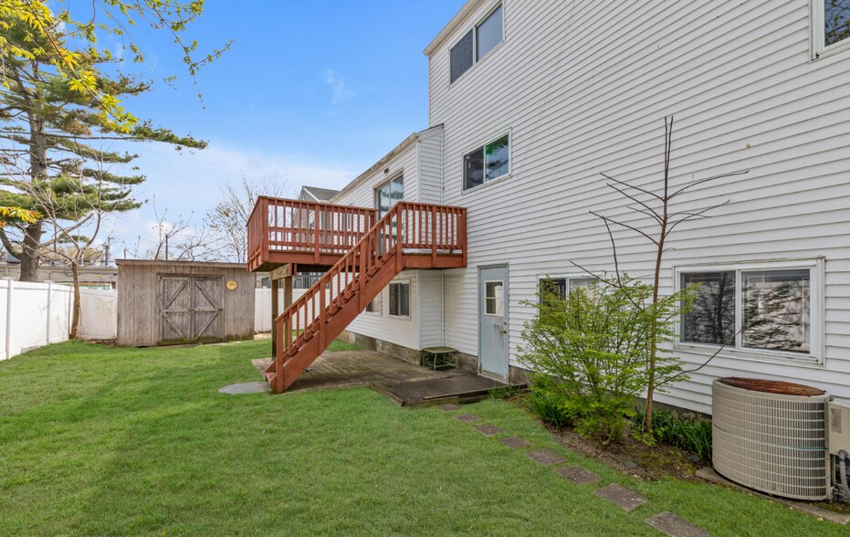More Photos Of 2461 Merrick Ave, Merrick Medical For Sale