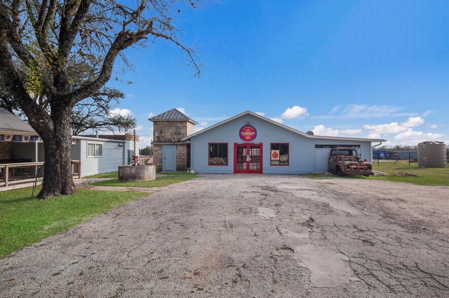 More Photos Of 11 Upper Cibolo Creek Rd, Boerne Restaurant For Sale