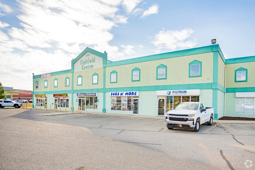 More Photos Of 1259 Highfield Cres SE, Calgary Light Distribution For Lease