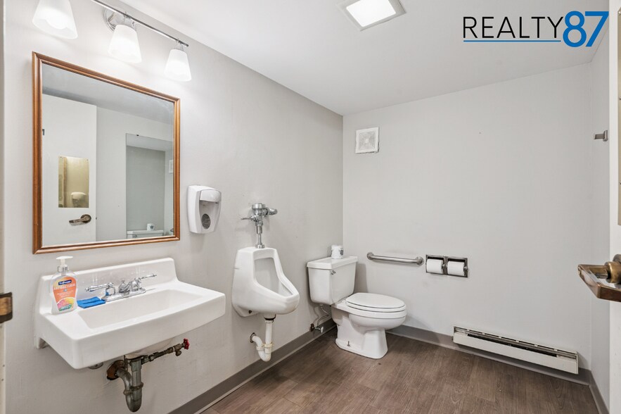 More Photos Of 724 3rd Ave SE, Cedar Rapids Freestanding For Lease