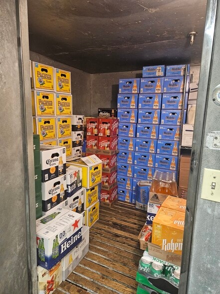 More Photos Of 7111 Pacific Blvd, Huntington Park Restaurant For Sale