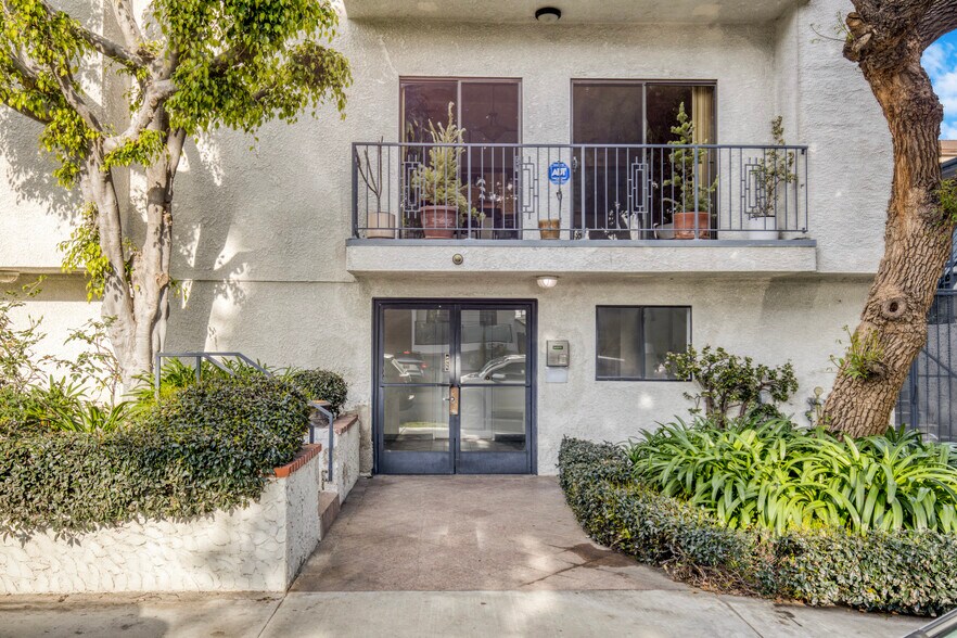 More Photos Of 1524 Granville Ave, Los Angeles Apartments For Sale