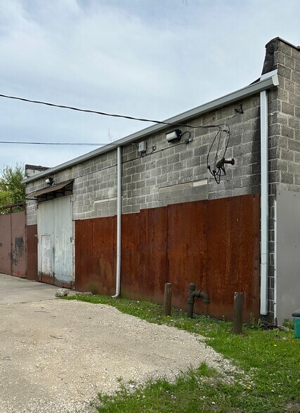 More Photos Of 126 W 7 Mile Rd, Detroit Storefront For Sale