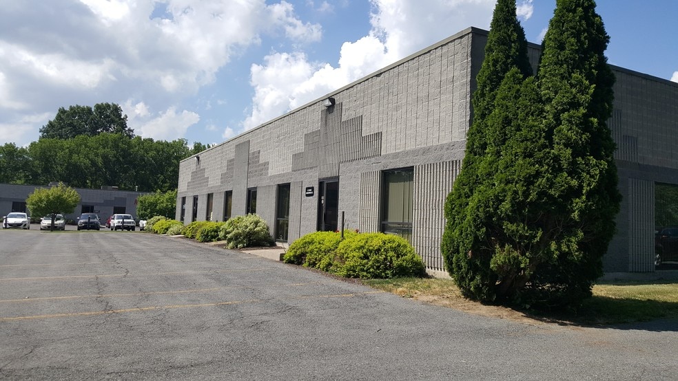 More Photos Of 200 Gateway Park Dr, Syracuse Warehouse For Lease