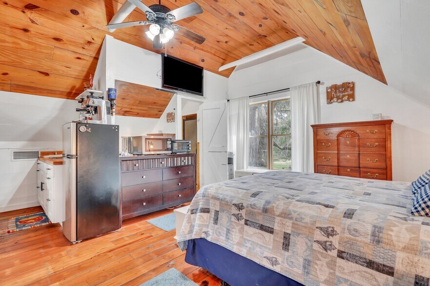 More Photos Of 1871 GA Highway 99, Brunswick Specialty For Sale