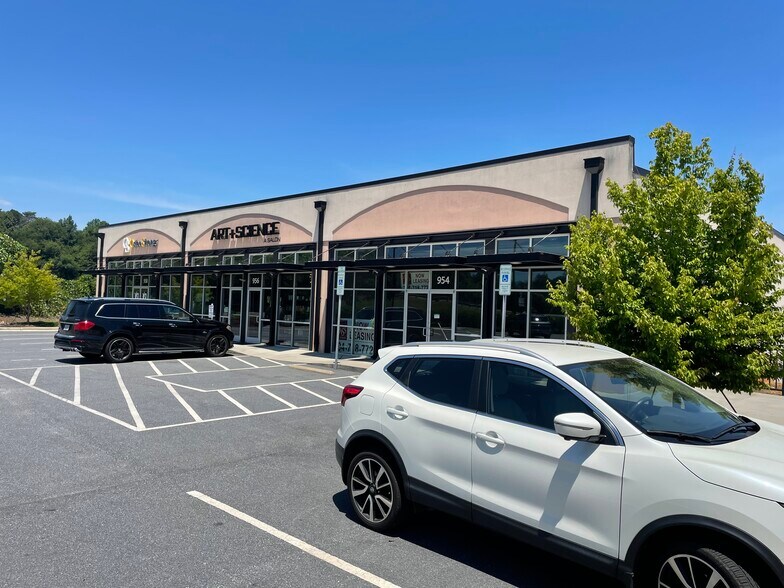 More Photos Of 954-958 US Highway 70 SW, Hickory General Retail For Lease