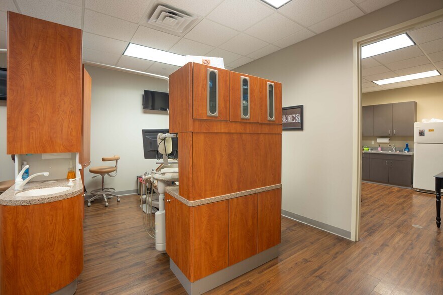 More Photos Of 1941 S Germantown Rd, Germantown Medical For Lease