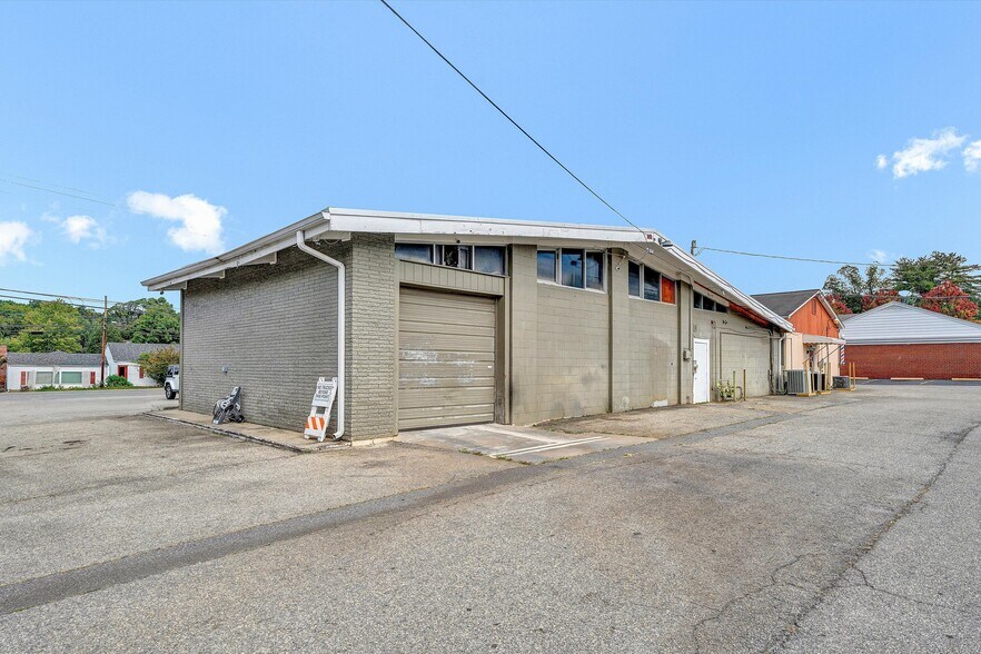 More Photos Of 3664 Colonial Ave, Cave Spring General Retail For Lease