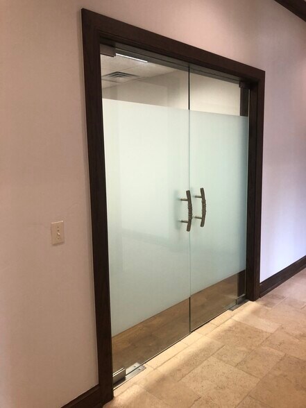 More Photos Of 5808 NW 135th St, Oklahoma City Office For Sale