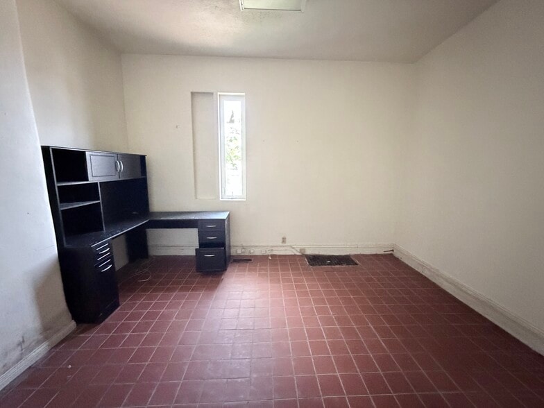 More Photos Of 3111 Dixie Hwy, Louisville Warehouse For Sale