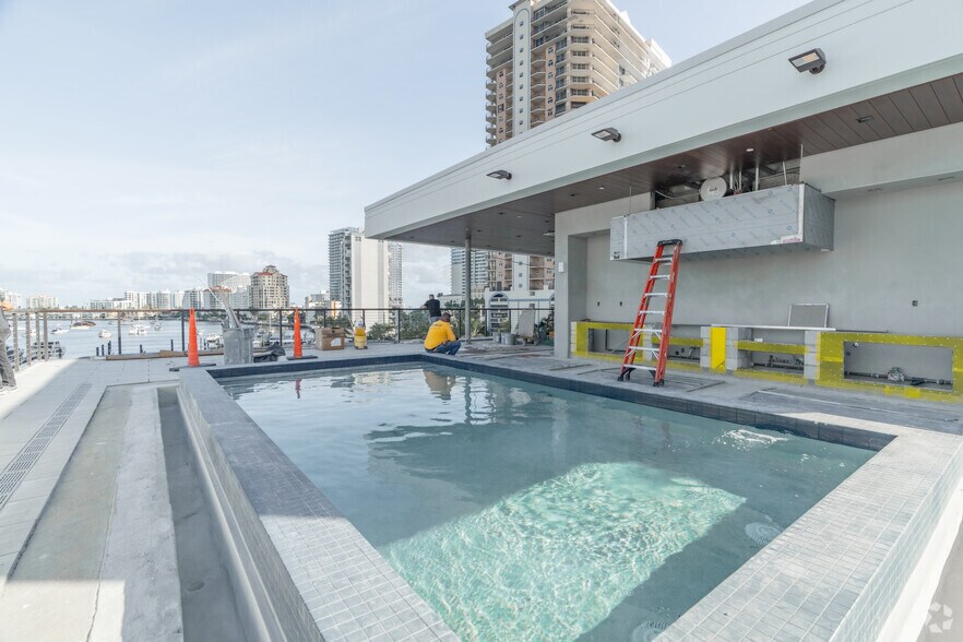 More Photos Of 151 Las Olas Cir, Fort Lauderdale Freestanding For Lease