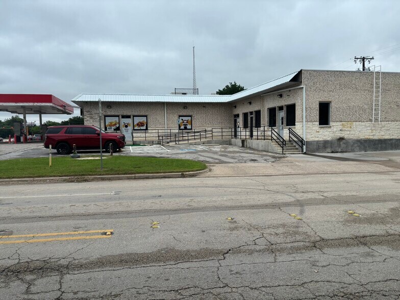 More Photos Of 5617 Mccart Ave, Fort Worth Service Station For Lease