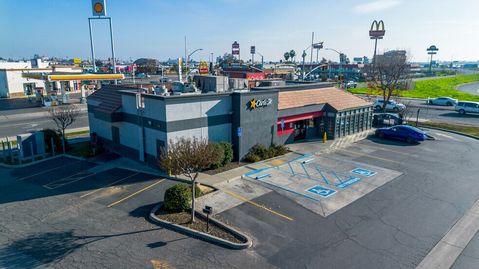 Primary Photo Of 2590 S East Ave, Fresno Fast Food For Sale