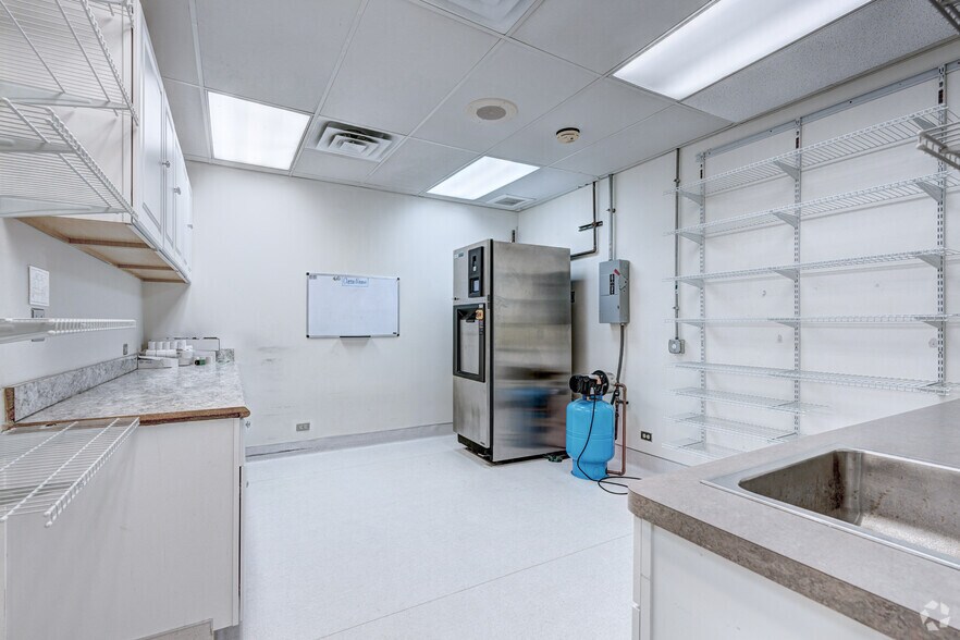 More Photos Of 815 Howard St, Evanston Medical For Sale