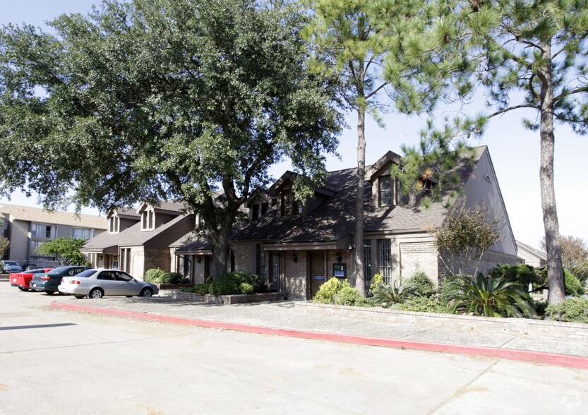 More Photos Of 6910 Bellaire Blvd, Houston Office Residential For Lease
