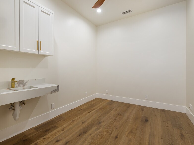 More Photos Of 1427 W 8th St, San Pedro Coworking Space