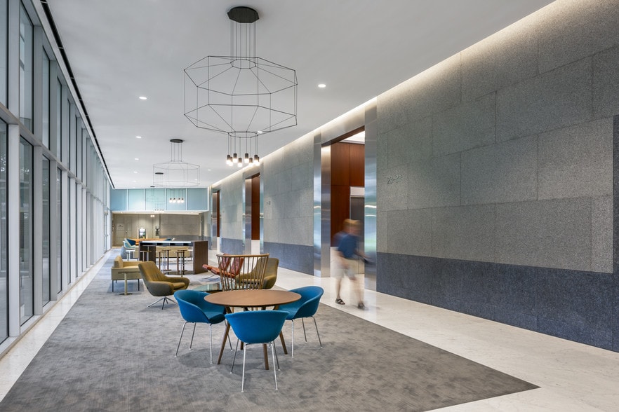 More Photos Of 11 Greenway Plz, Houston Office For Lease