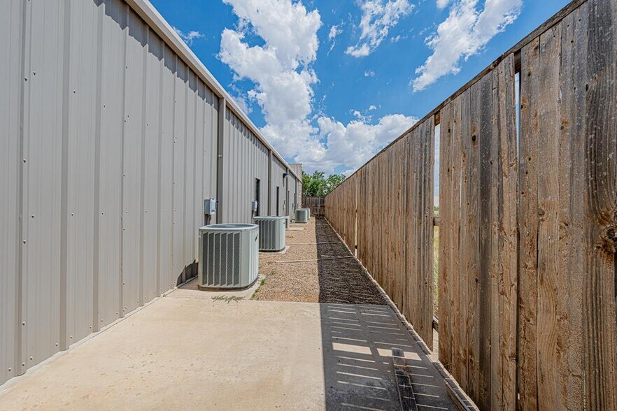 More Photos Of 650 S John Ben Shepperd Pky, Odessa Office For Sale