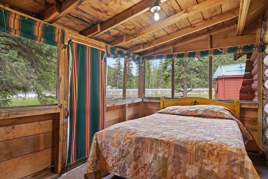 More Photos Of 21381 US Highway 85, Lead Hotel For Sale