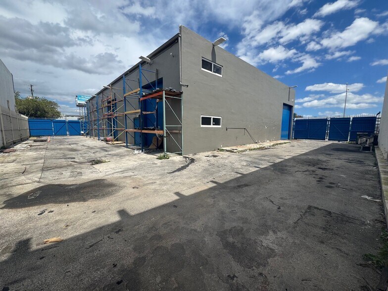 More Photos Of 5280 NW 77th Ct, Doral Warehouse For Lease