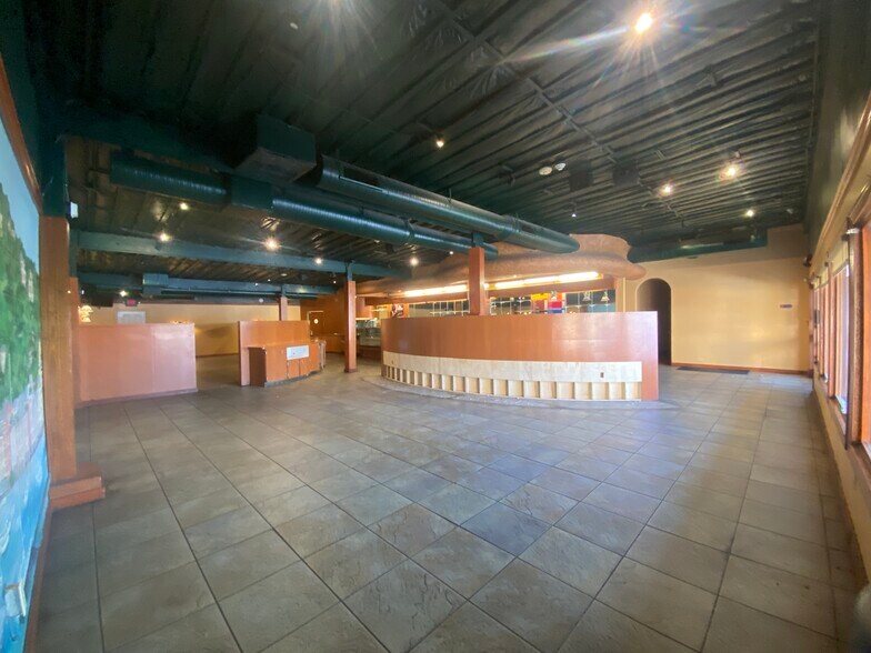 More Photos Of 3504 Highway 365, Nederland General Retail For Lease