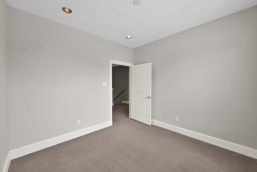 More Photos Of 25511 Budde Rd, The Woodlands Office For Lease