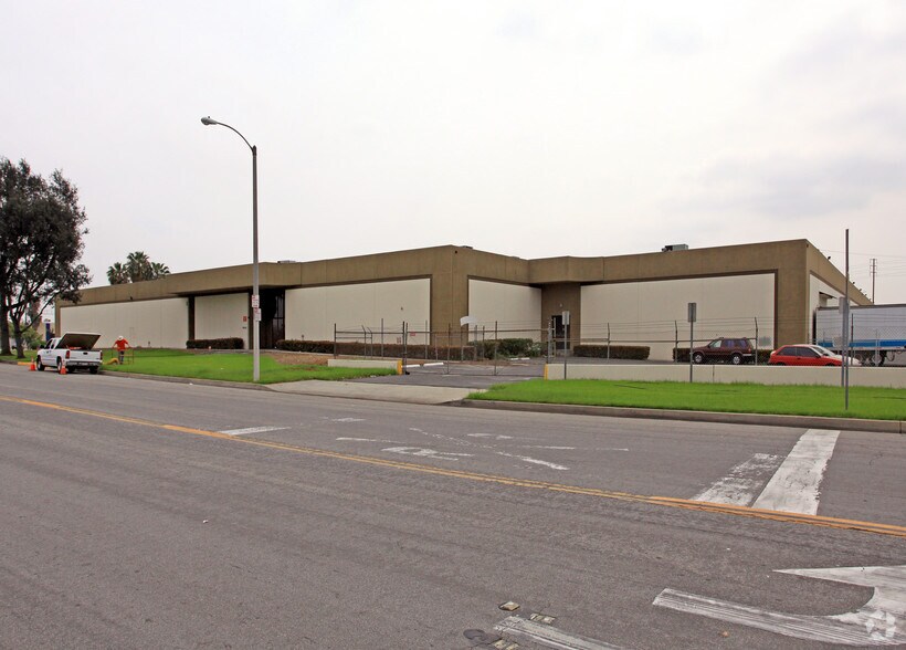 Primary Photo Of 18626 S Reyes Ave, Compton Distribution For Lease