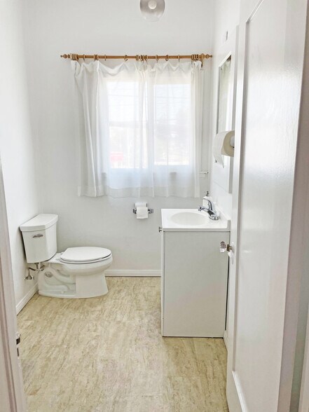 More Photos Of 7912-7918 Melrose Ave, Los Angeles Storefront Retail Office For Lease