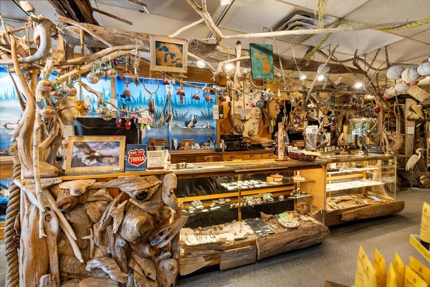 More Photos Of 311 E Central Ave, Mackinaw City Storefront For Sale