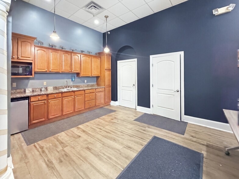 More Photos Of 209 Factory Ave, Syracuse Flex For Lease