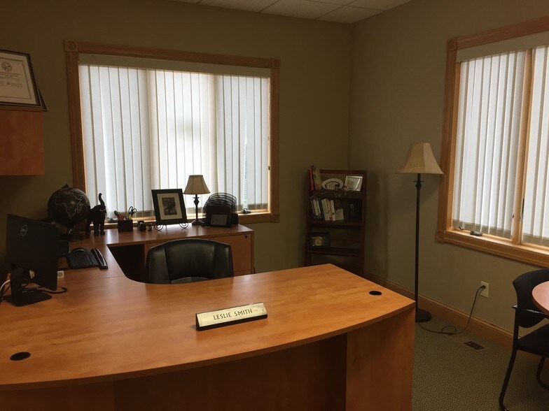 More Photos Of 1881 NW Station Parkway, Andover Office Residential For Lease