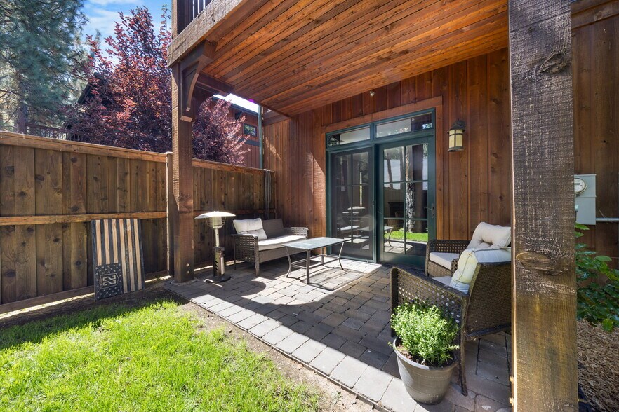 More Photos Of 750 Buckaroo Trl, Sisters Office For Sale