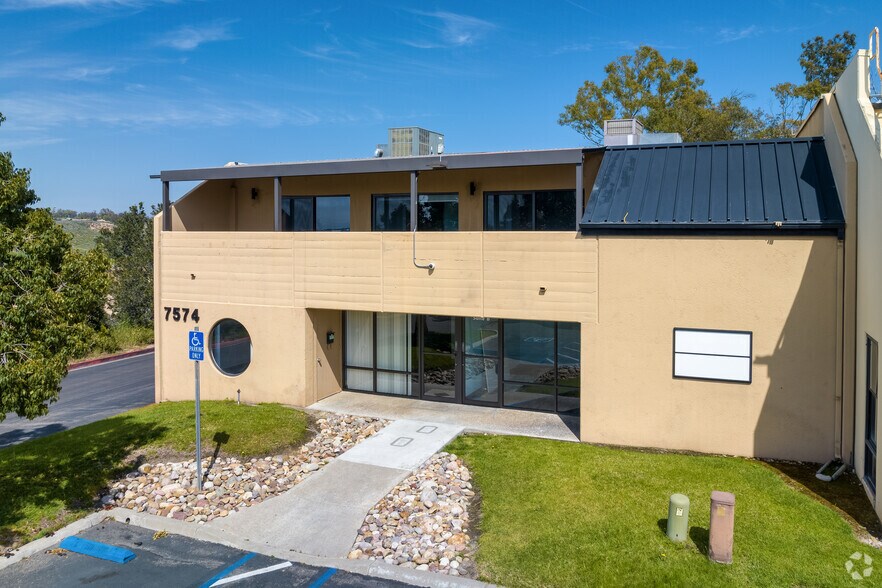 More Photos Of 7574 Trade St, San Diego Research And Development For Lease