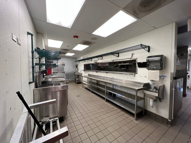 More Photos Of 1762 Galleria Blvd, Franklin Restaurant For Lease