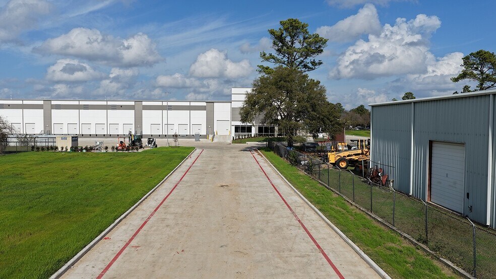 More Photos Of 10616 Tower Oaks Blvd, Houston Distribution For Lease