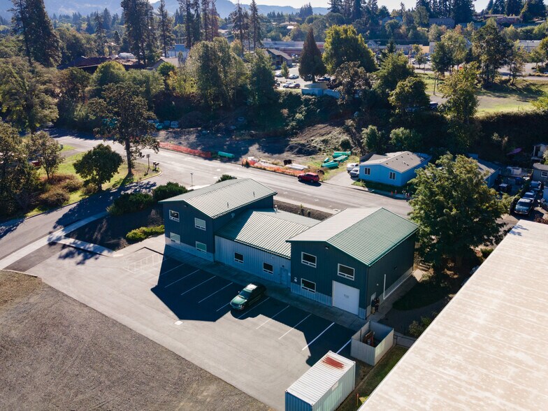 More Photos Of 200 N Wasco Ct, Hood River Warehouse For Sale