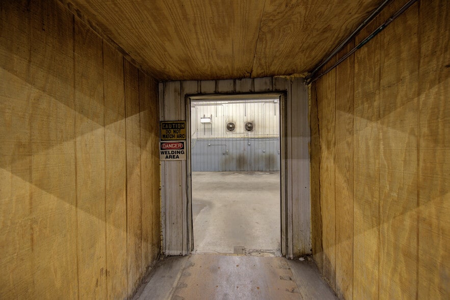 More Photos Of 180 Ushers Rd, Round Lake Warehouse For Sale