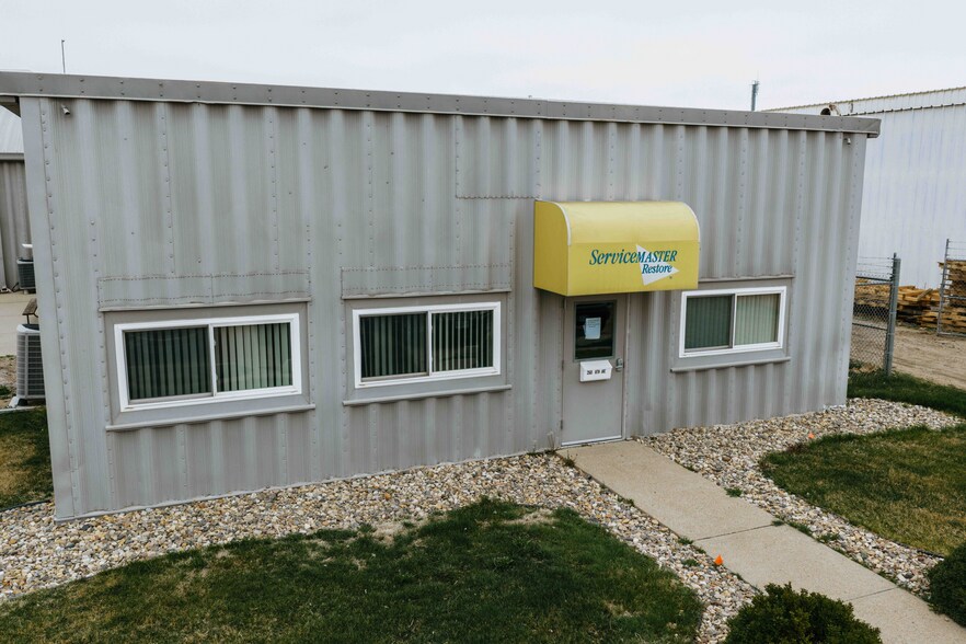 More Photos Of 2565 16th Ave, Columbus Light Manufacturing For Sale