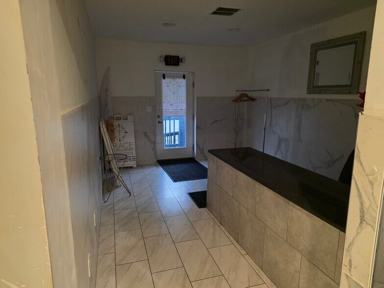 More Photos Of 216 W Hampton Ave, Capitol Heights Light Distribution For Sale