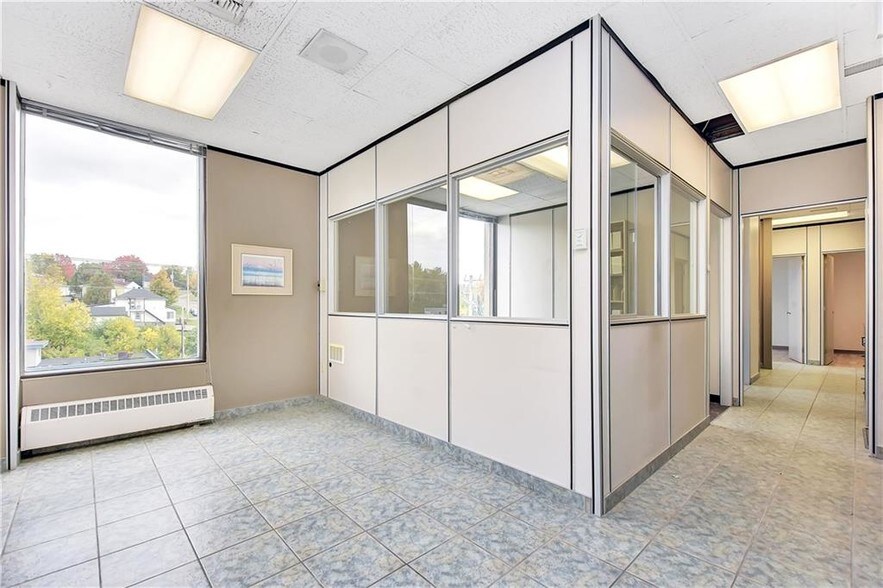 More Photos Of 2555 St Joseph Blvd, Ottawa Medical For Lease