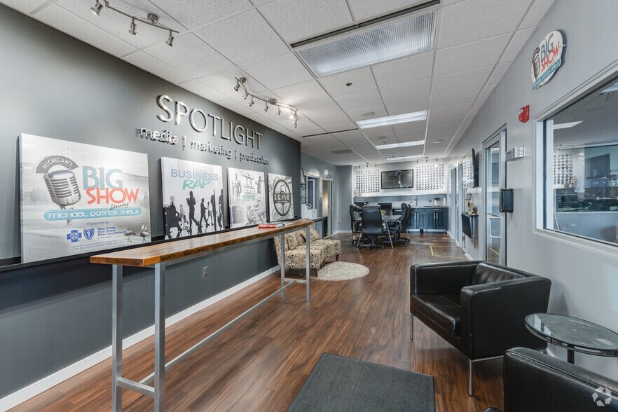 More Photos Of 200 S Washington Sq, Lansing Medical For Lease