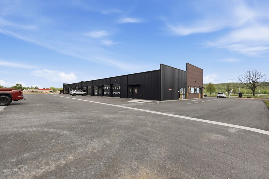 More Photos Of 2355 Center St, Fayetteville Storefront For Lease