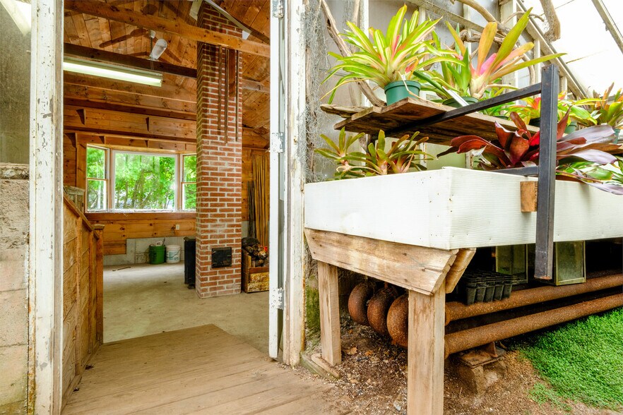 More Photos Of 265 Main St, Delhi Garden Center For Sale