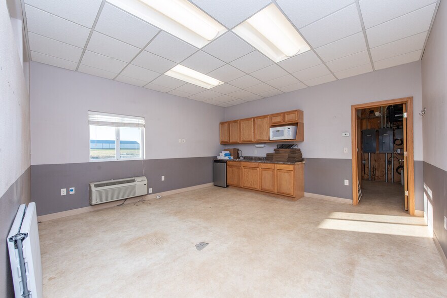 More Photos Of 13603 38th St SW, Belfield Flex For Lease