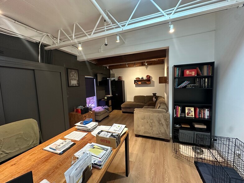 More Photos Of 3018 N North Coolidge Ave, Los Angeles Office For Lease